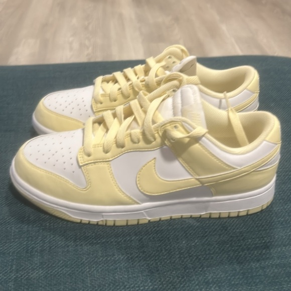 Nike Dunks - Picture 2 of 4